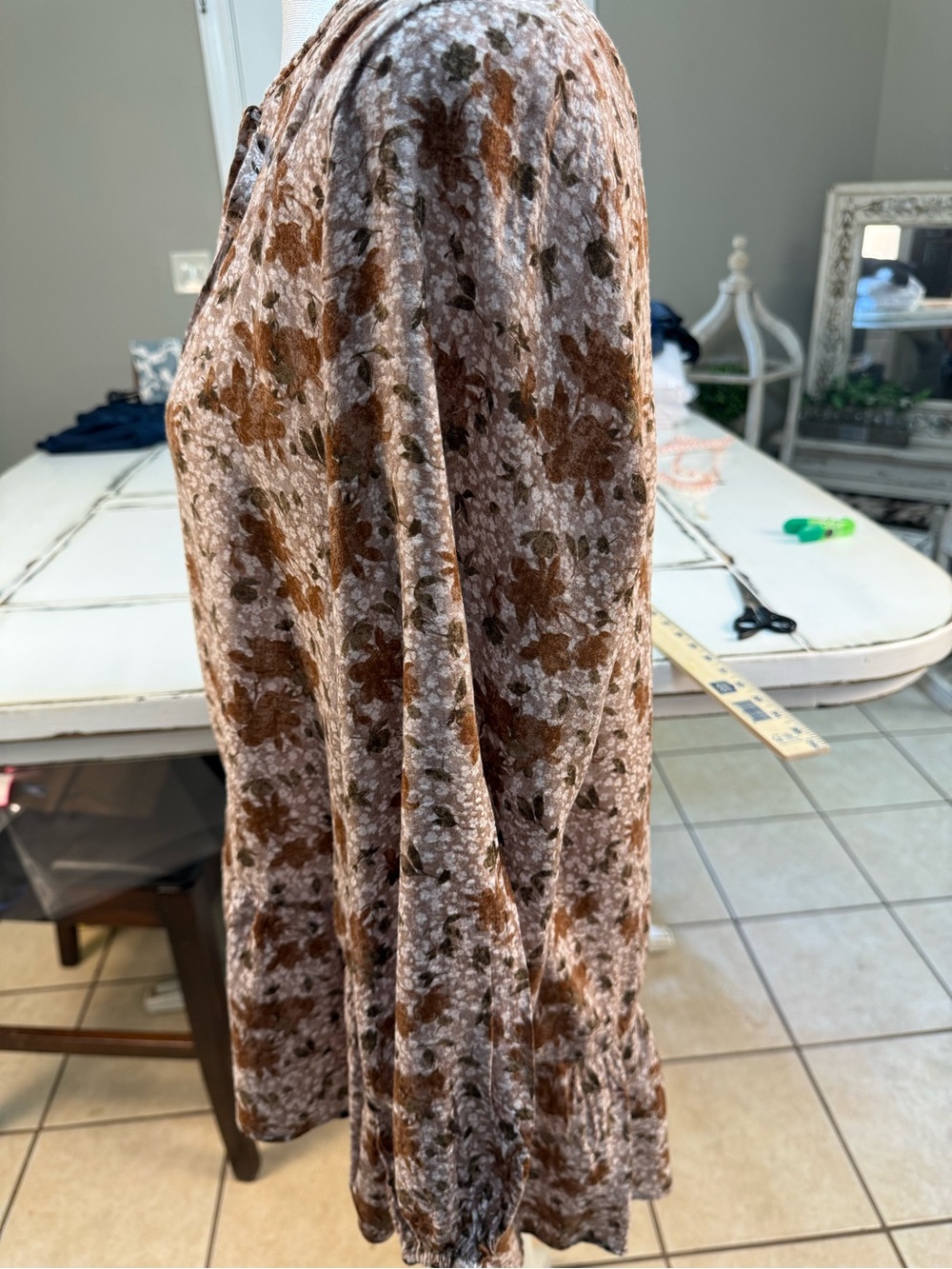Veveret Boho Floral Tie-Front Peasant Blouse in Brown Floral - Picture 8 of 16